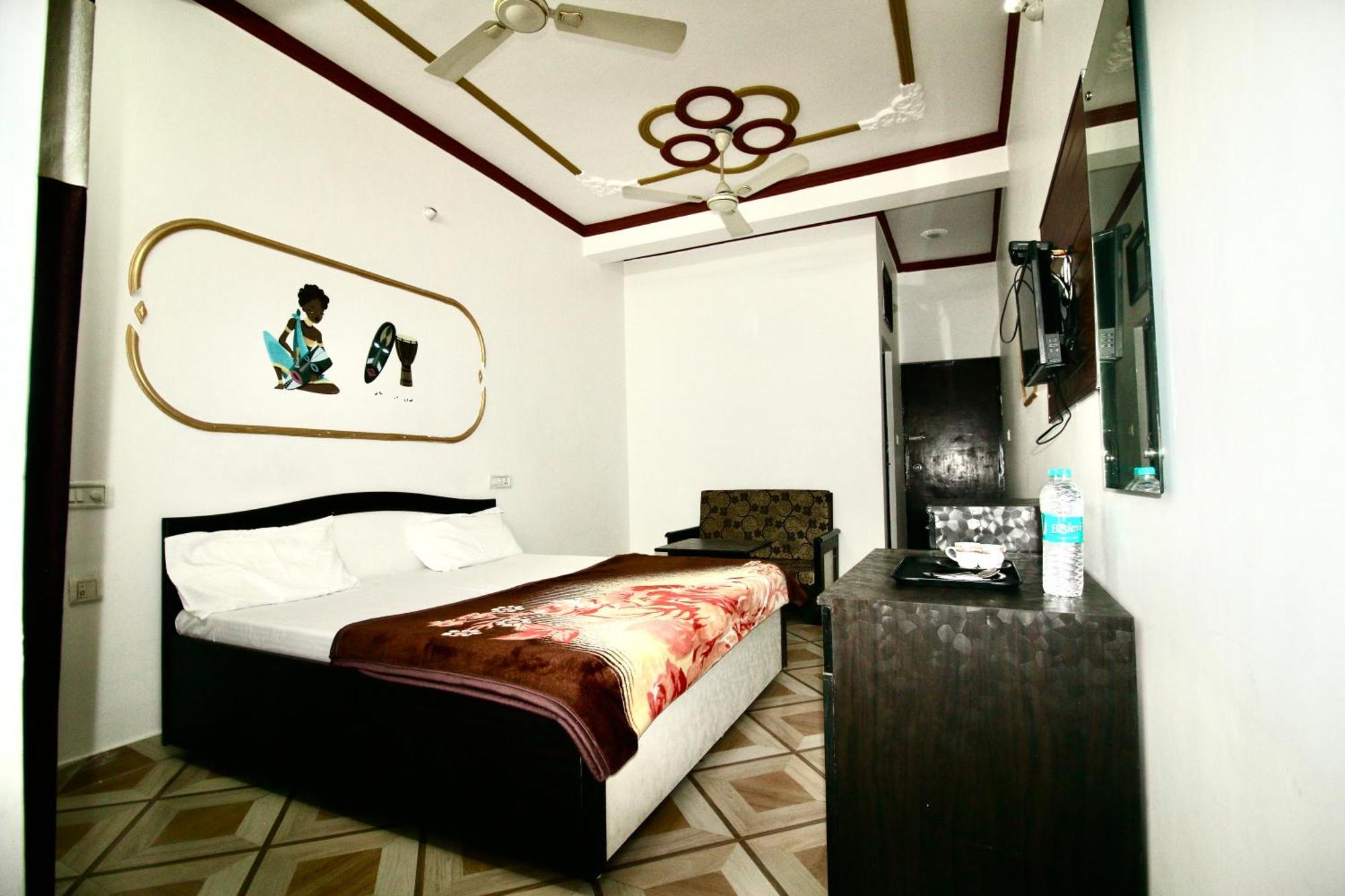 Sattva Cafe And Motel ริชิเคช ภายนอก รูปภาพ