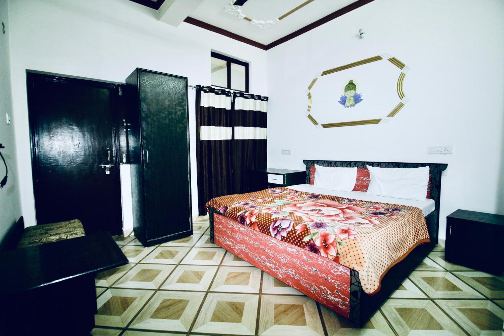 Sattva Cafe And Motel ริชิเคช ภายนอก รูปภาพ